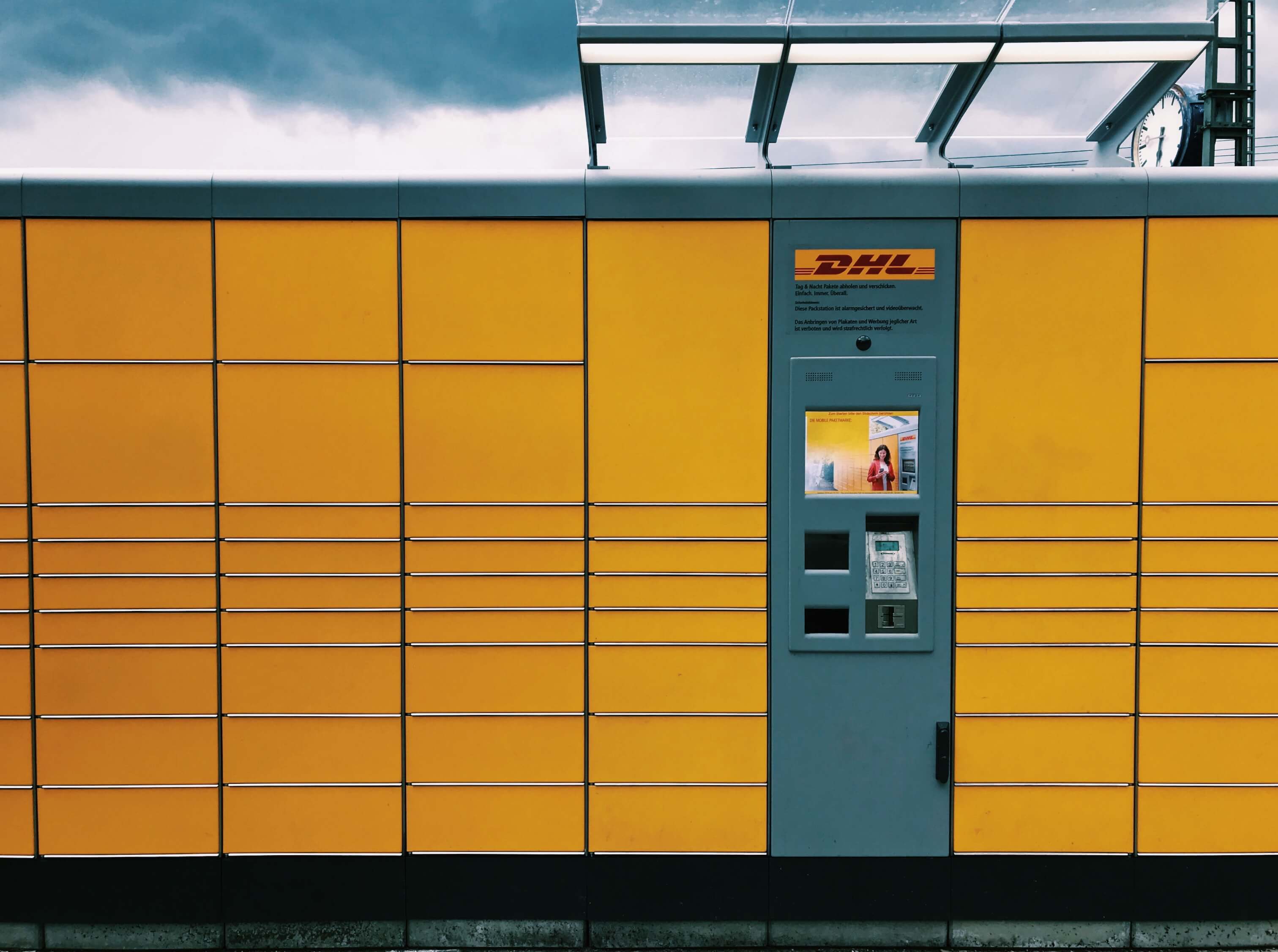 IoT warehouse DHL IoT warehouse