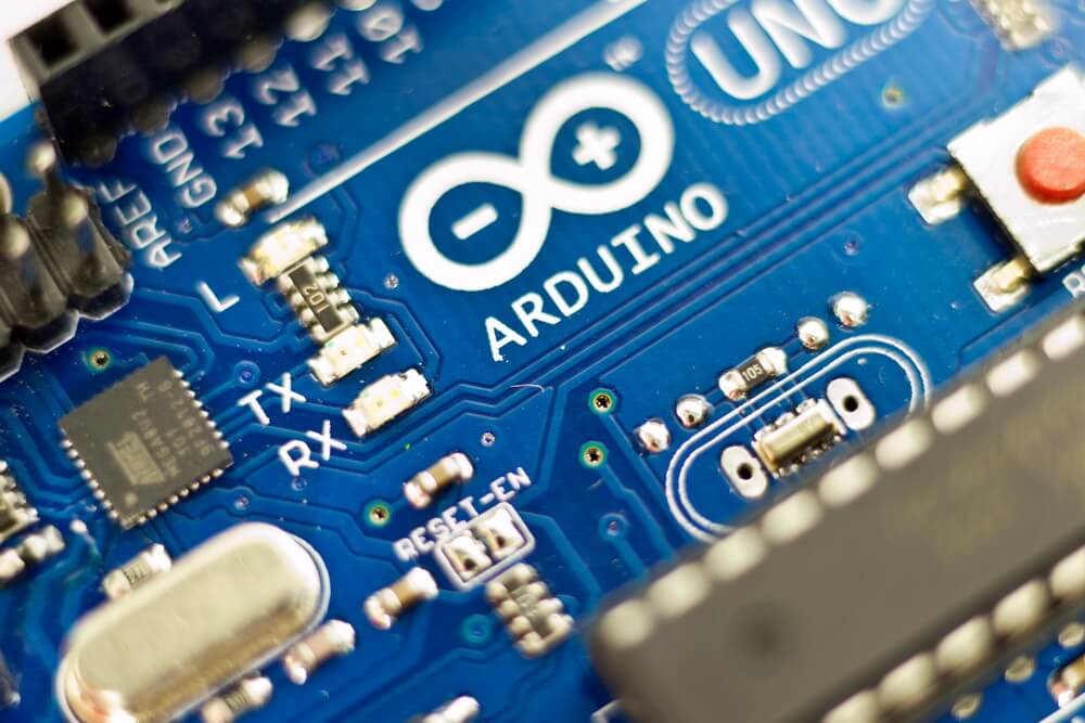 Arduino close Arduino vs Raspberry Pi
